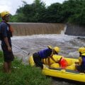 Portaging di Curug Dago