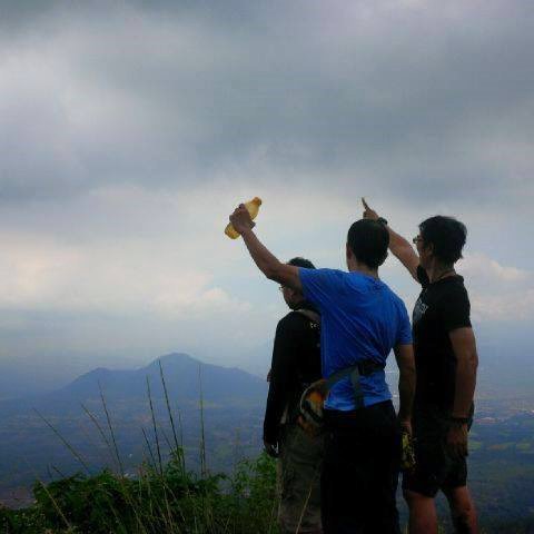 El Condor Pasa di Puncak Bukit Hijau