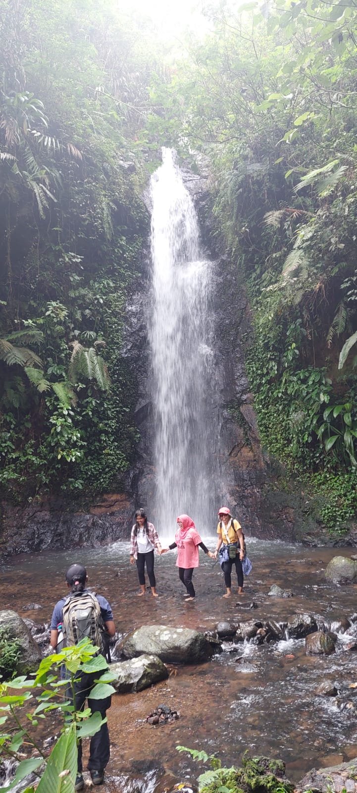 Waterfall Trail Panaruban : Curug Mandala ke Curug Sadim