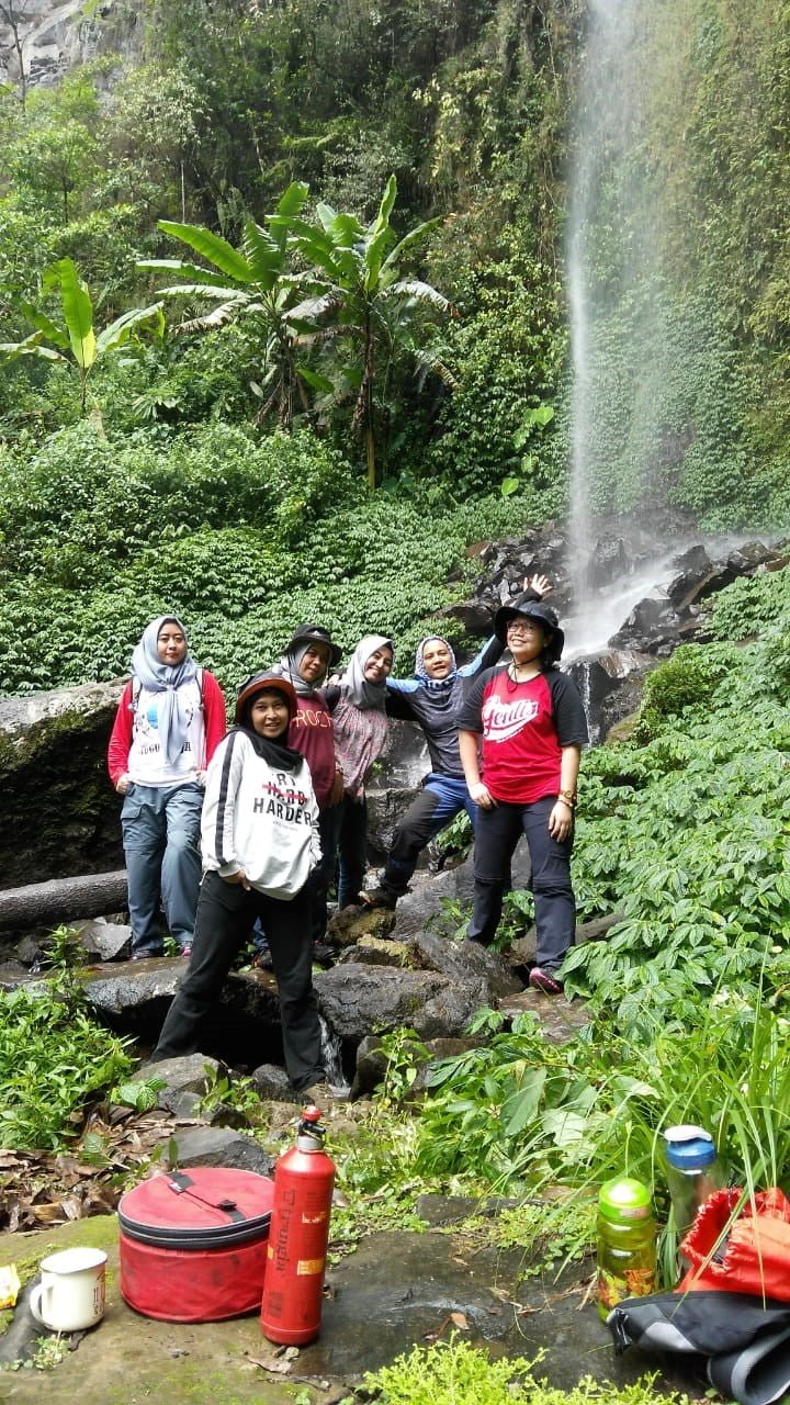 Disambut Elang di Curug Luhur