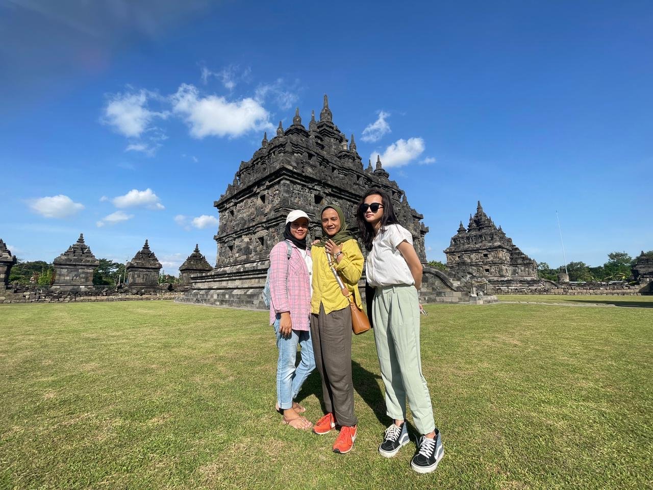 Menghindar Wisata Mainstream di Yogyakarta? Coba ke Candi Plaosan Lor