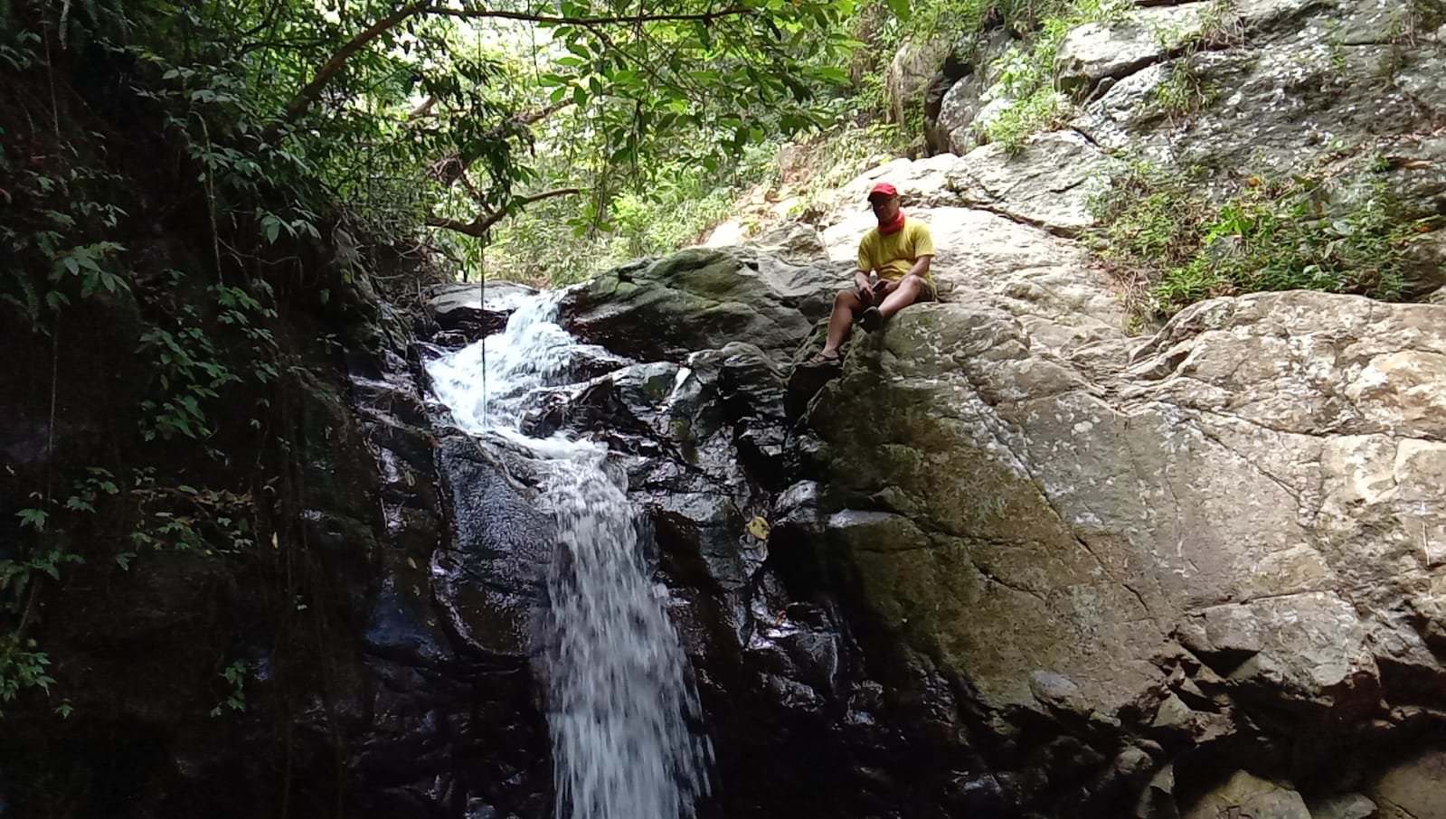 Lewat Tol Cisumdawu Semakin Dekat ke Curug Cirengganis